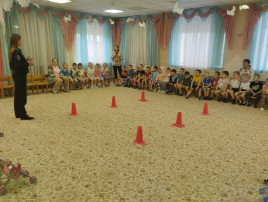 Встреча с инспектором ГИБДД Встреча с инспектором ГИБДД.