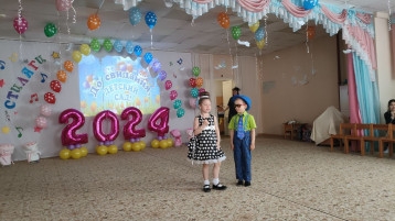 В добрый путь, выпускники! В добрый путь, выпускники!.